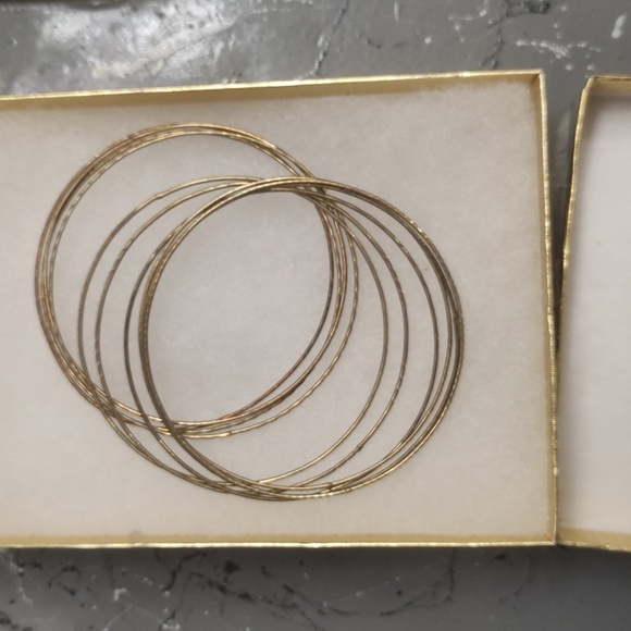 Gold bangle bracelets - Picture 1 of 2